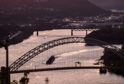 Pittsburgh bridges reopen after 26 barges break loose, float uncontrolled down Ohio River – ABC News