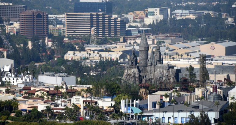 la.-county-public-health-warns-about-traveler-with-measles-visiting-local-attractions,-including-universal-studios-and-santa-monica-pier-–-deadline