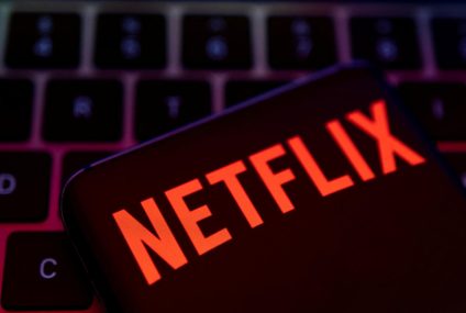 Netflix stock sinks on disappointing revenue forecast, move to scrap membership metrics – Yahoo Finance