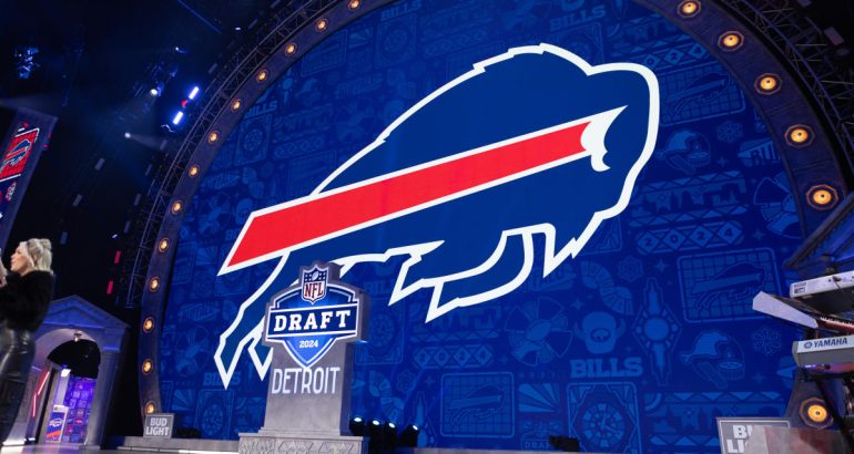 NFL Draft 2024 Day 2 live updates: Second and third round picks, trades, grades and news from Detroit – Yahoo s