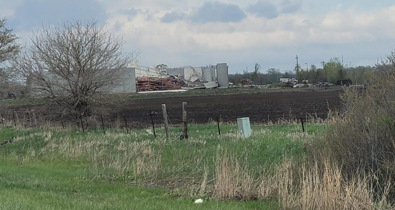 lancaster-county-business-hit-by-tornado-with-70-workers-inside-–-koln