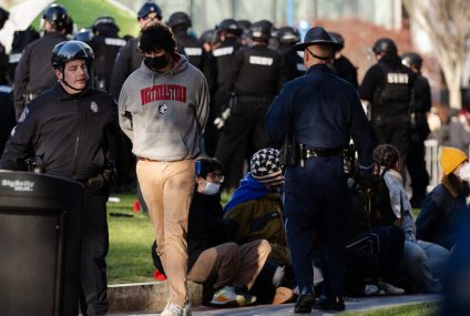 More Than 200 Protesters Arrested at 4 U.S. Campuses – The New York Times