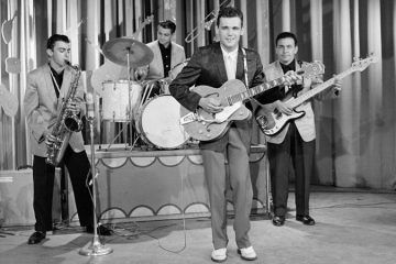 Groundbreaking American guitarist Duane Eddy dies age 86 – CNN