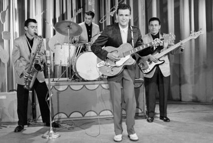 Groundbreaking American guitarist Duane Eddy dies age 86 – CNN
