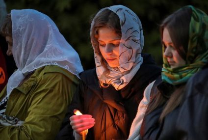 On Orthodox Easter, Zelenskiy calls on Ukrainians to unite in prayer – Yahoo! Voices