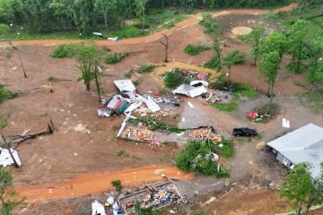 Watch: Drone video shows destruction after tornado hits Tennessee – CNN