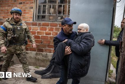 Ukraine troops pull back in Kharkiv after Russia offensive – BBC.com