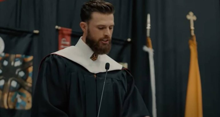 the-nfl-weighs-in-on-commencement-speech-by-chiefs-kicker-harrison-butker-–-yahoo-s