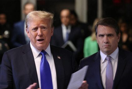 Trump trial jury returns for second day of deliberations in „hush money” case – CBS News